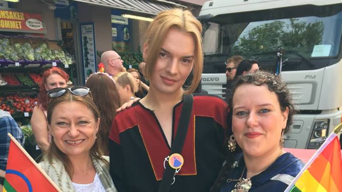 Anne Karin Olli (gur.), Dávvet Bruun-Solbakk ja Silje Karine Muotka Oslo Prides.