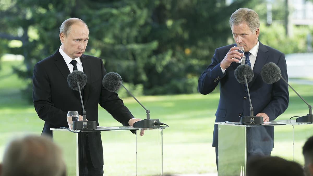 Vladimir Putin ja Sauli Niinistö tiedotustilaisuudessa Kultarannassa perjantaina
