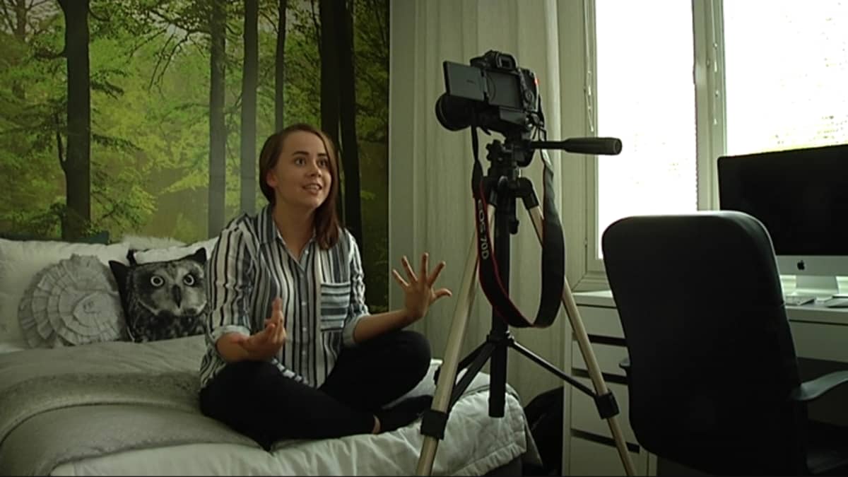 Siru-Liina Karlin pitää videoblogia nimellä siruaurora