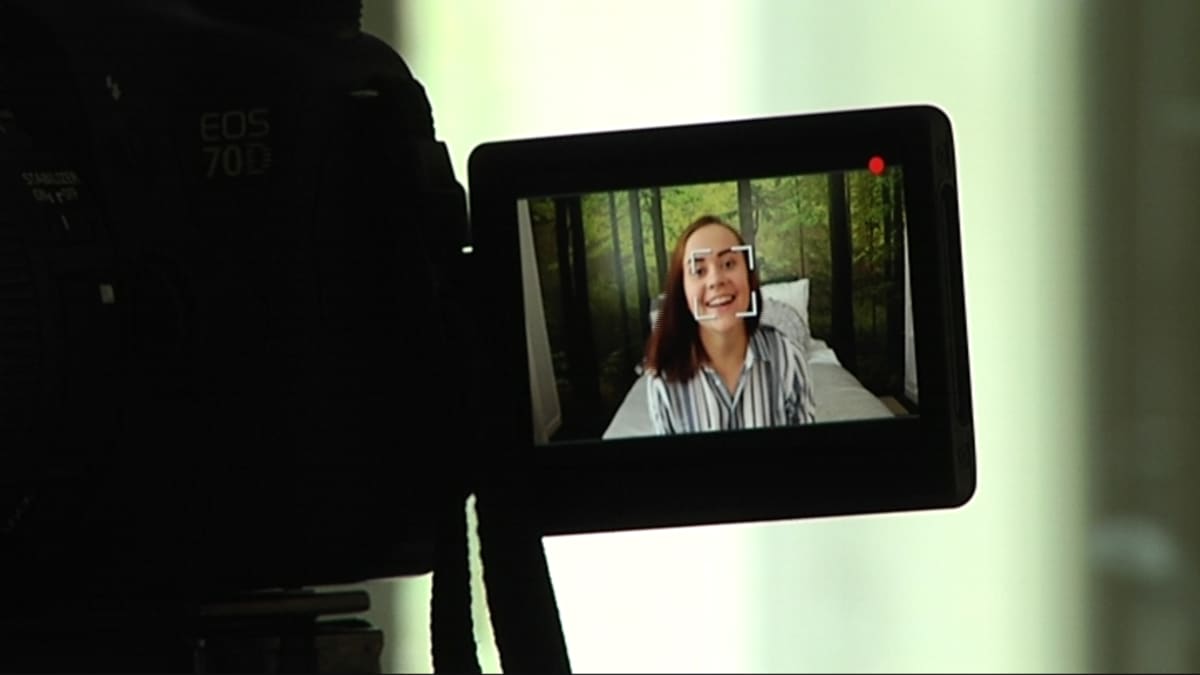 Siru-Liina Karlin pitää videoblogia nimellä siruaurora