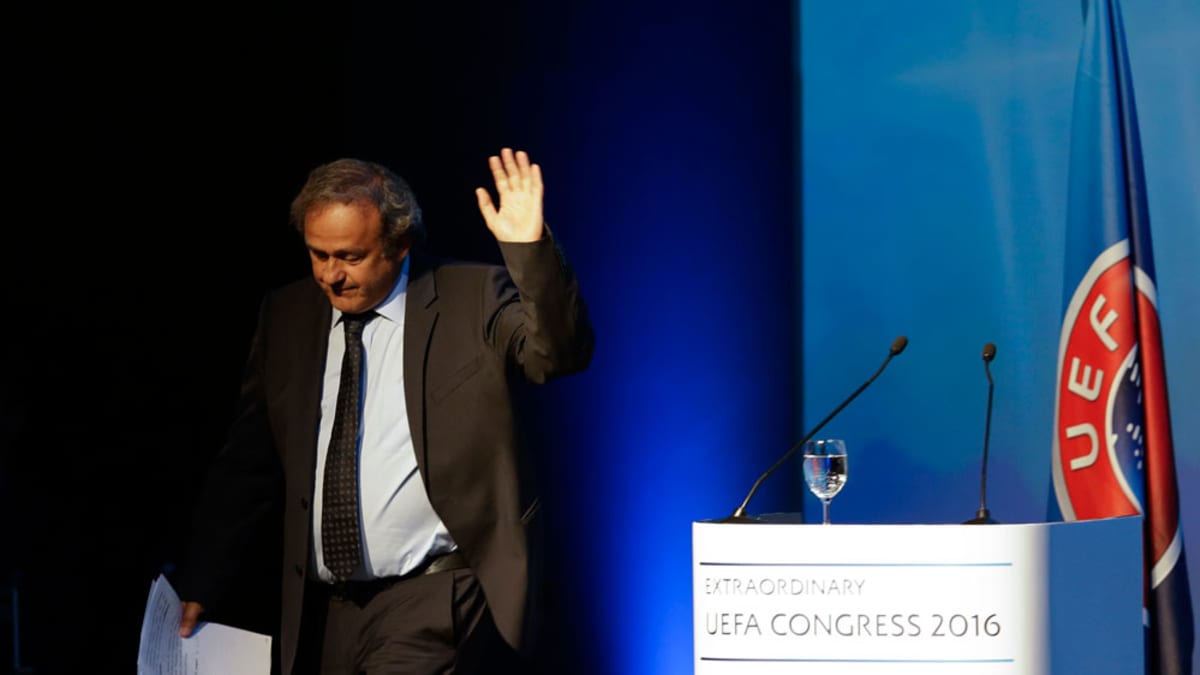 UEFAn entinen puheenjohtaja Michel Platini hyvästelee liiton.