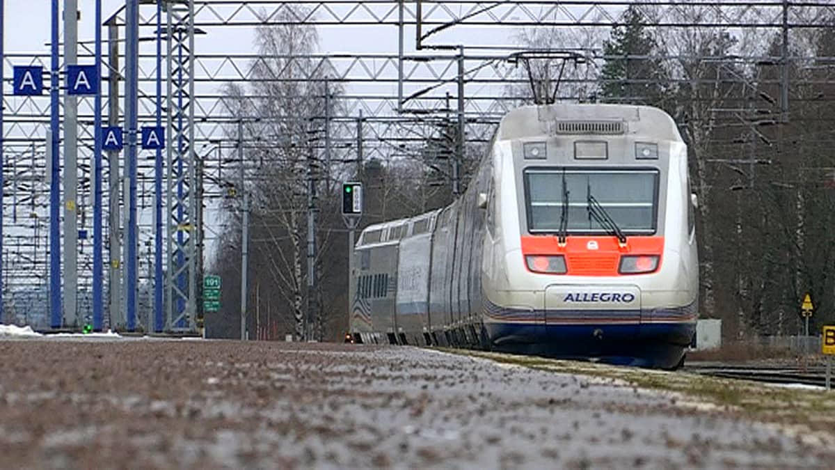 Allegro -juna lähtee Kouvolan asemalta