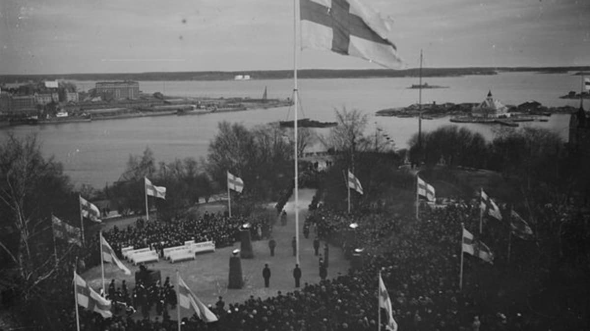 Itsenäisyyspäivän juhla Tähtitorninmäellä Helsingissä.