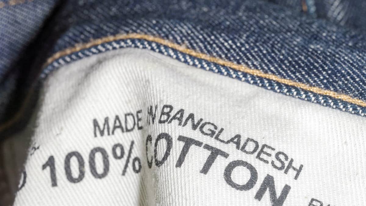 Bangladeshissa valmistetut farkut.