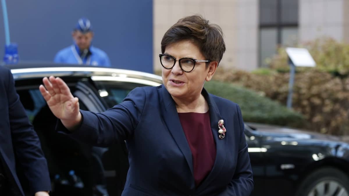 Puolan pääministerin Beata Szydlon ajama eläkeiän alentaminen poikkeaa Euroopan eläkeuudistusten linjasta.