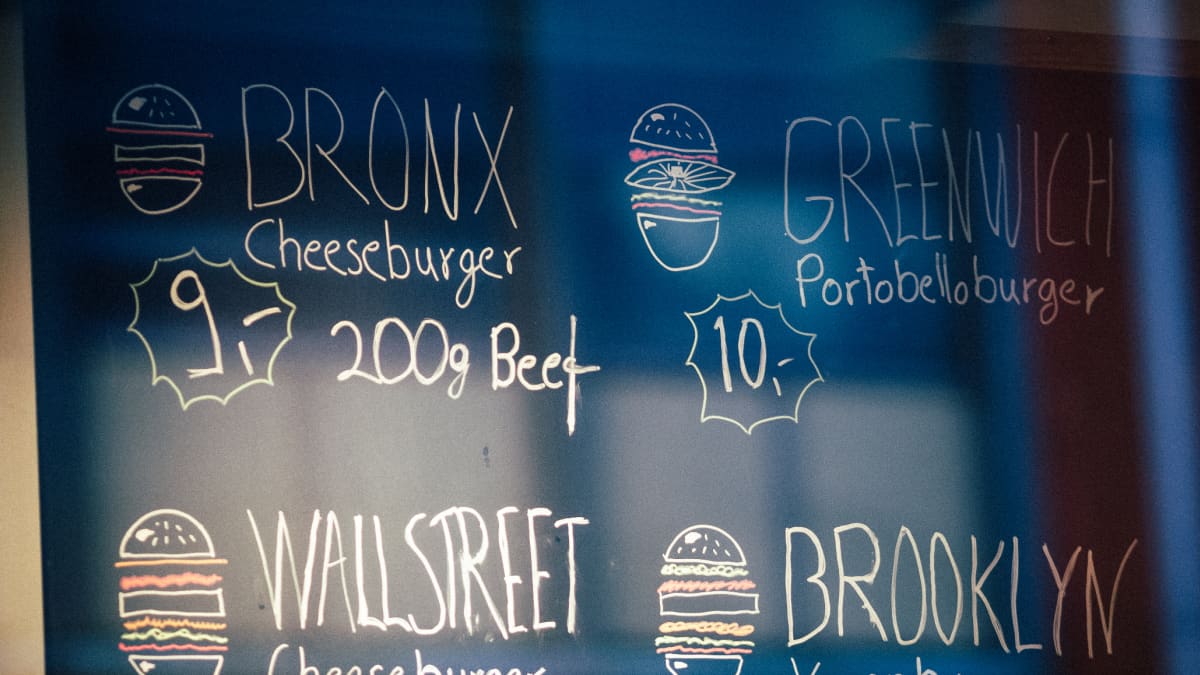 Social Food Burgerjointin menu on lyhyt ja ytimekäs.