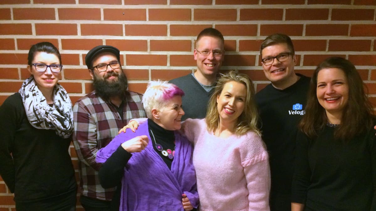 Kati, Stefan, Maiju, Tommi, Iriz, Risto ja Anna ovat aikuistubettajia.