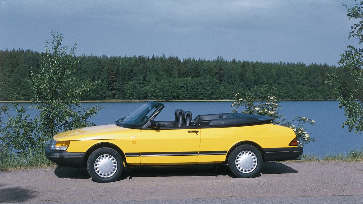 Saab 900 -avoauto.