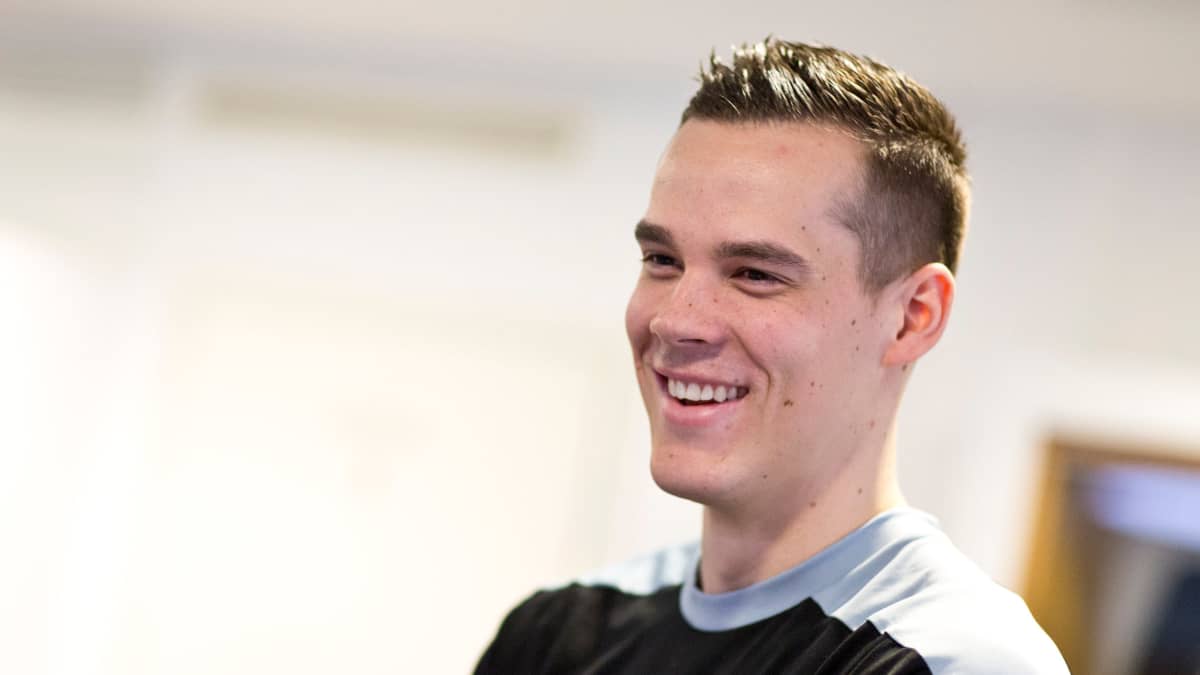Nico Rönnberg hymyilee kuvassa
