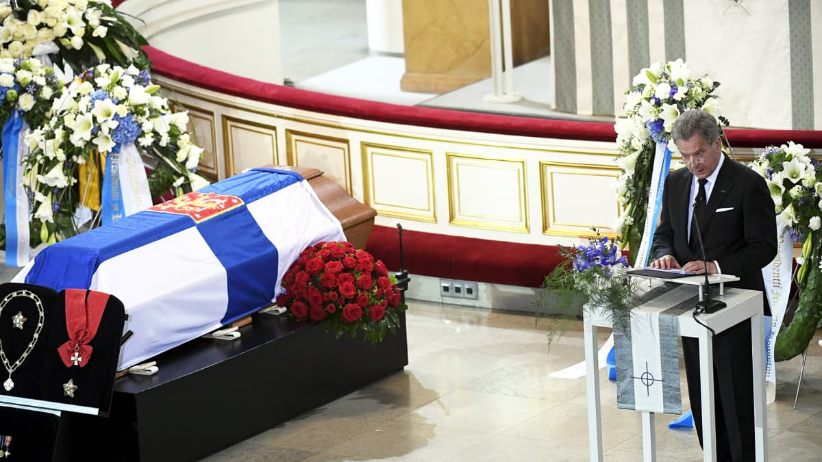 Tasavallan presidentti Sauli Niinistö puhuu presidentti Mauno Koiviston hautajaisisa.