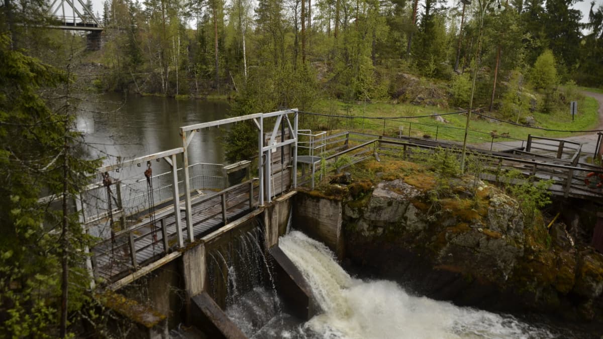 Ritakosken ohijuoksutusta  keväällä