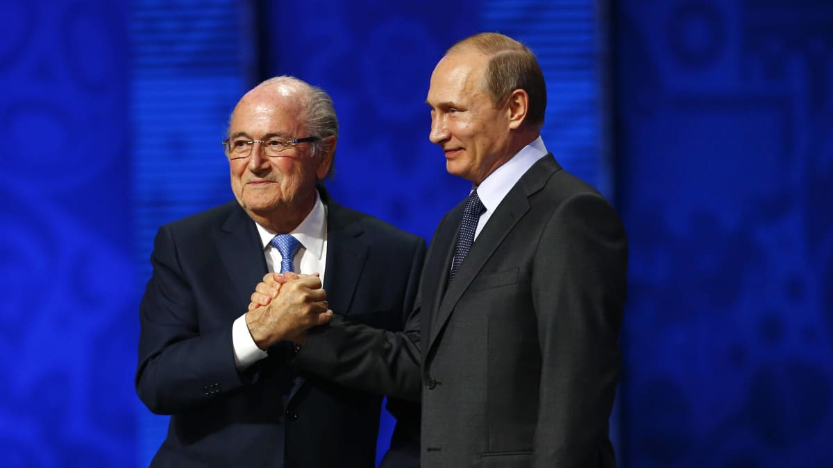 Sepp Blatter ja Vladimir Putin vuonna 2015.