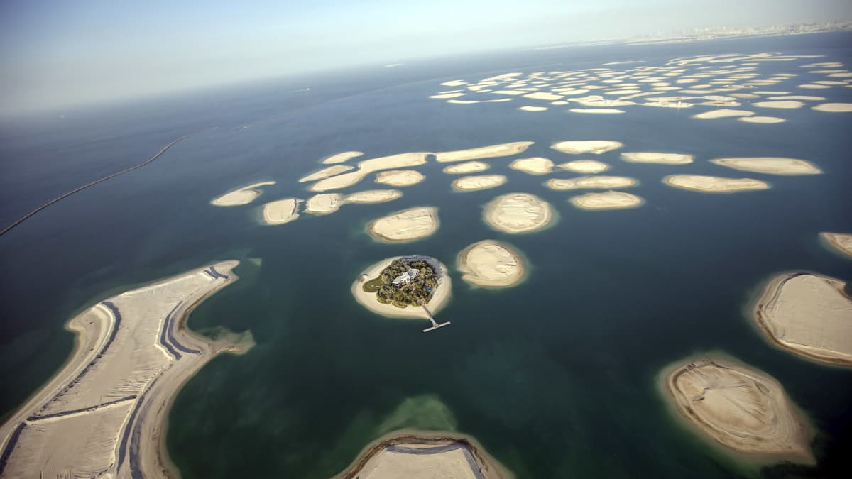mereen rakennettuja saaria