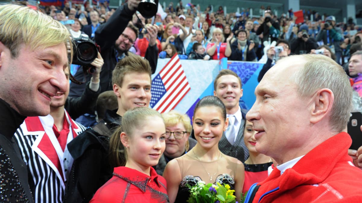 Julia Lipnitskaja ja Venäjän taitoluistelujoukkue sai onnittelut kultamitalista Venäjän presidentiltä, Vladimir Putinilta Sotshin olympiakisoissa.