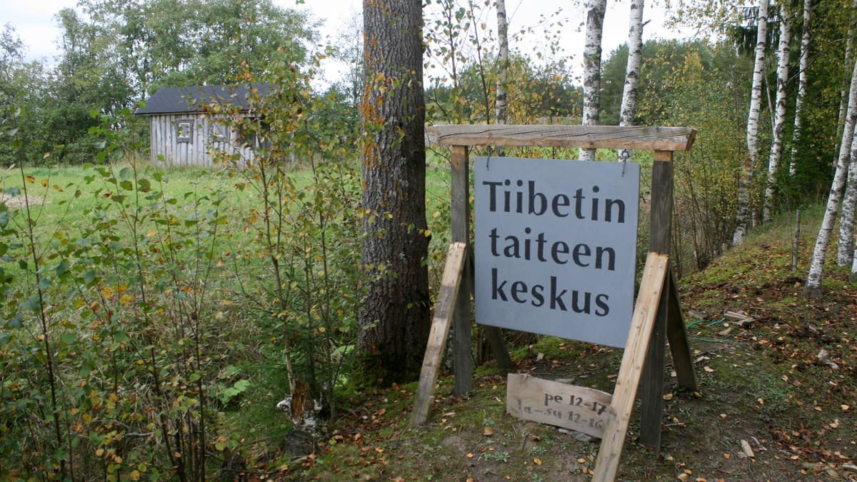 Tiibetin taiteen keskus -kyltti