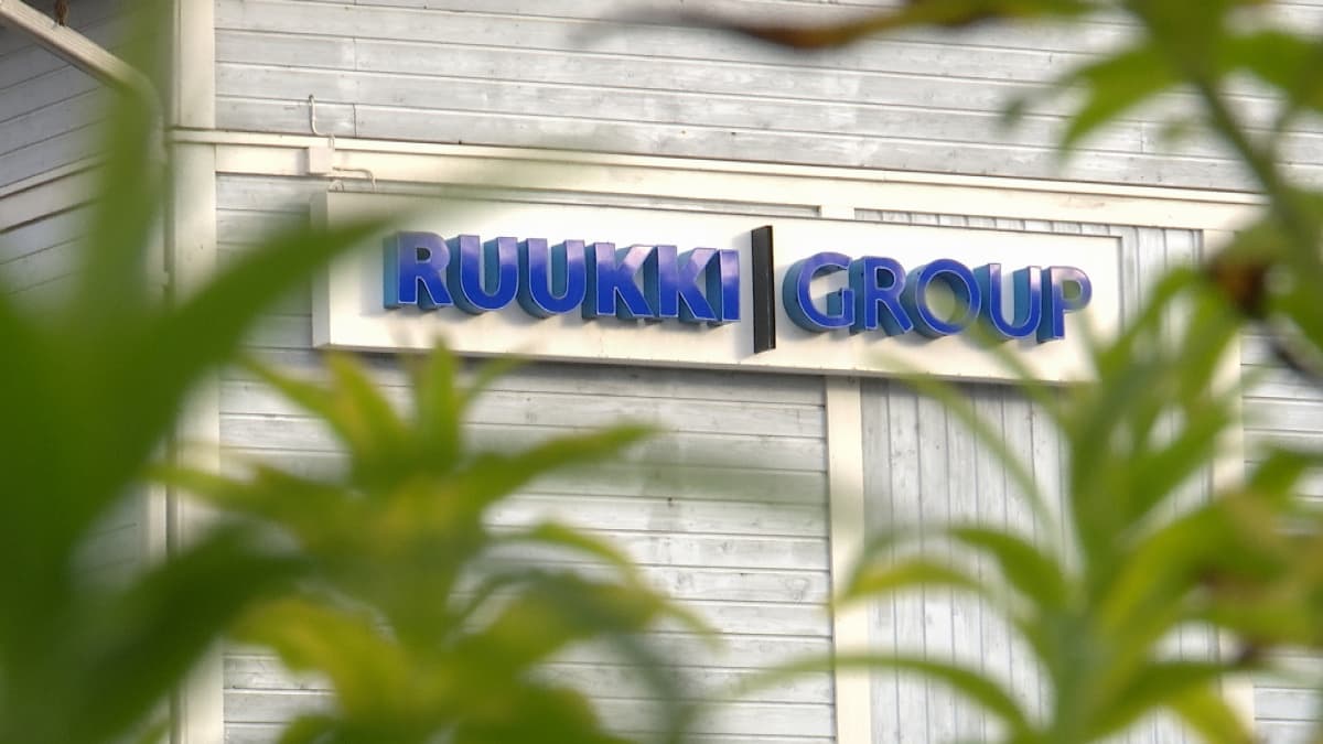 Ruukki Group logo Ruukin yrityskylässä. 