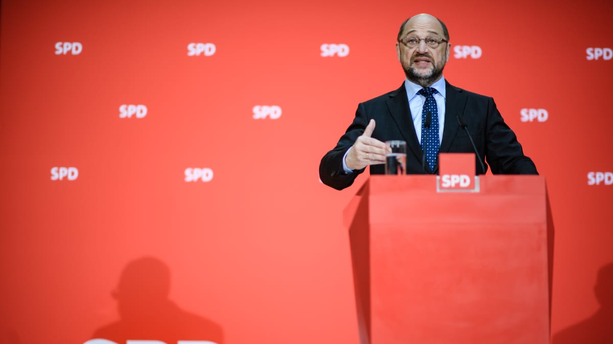 SPD:n johtaja Martin Schulz kommentoi hallitusneuvotteluja lauantaina.
