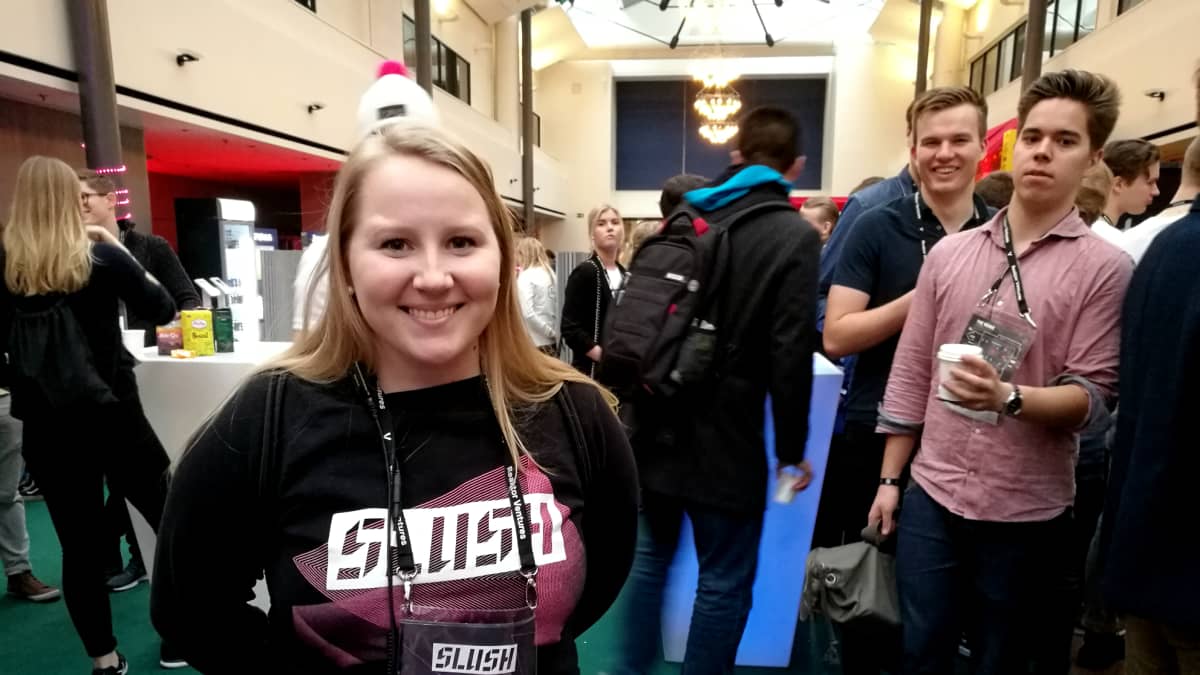 Eve Andersson on toinen Slushin vapaaehtoistyökoordinaattoreista. Työtä riittää, mutta hymy ei hyydy!