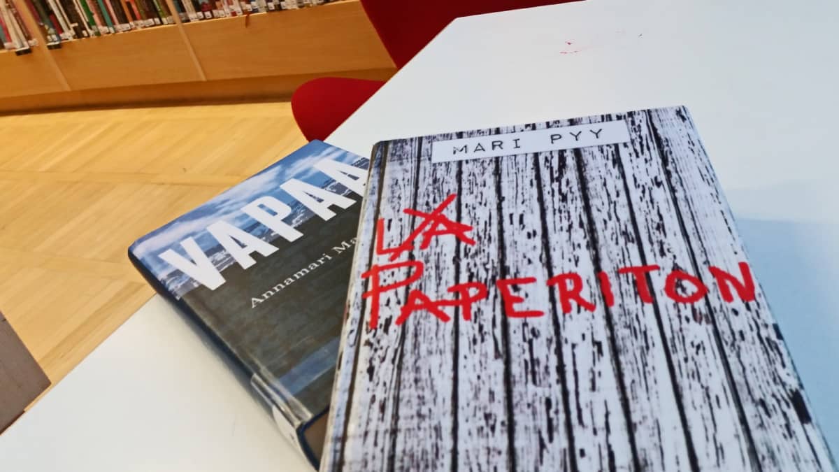 Annamari Marttisen romaani Vapaa ja Mari Pyyn jännityskertomus Paperiton kertovat maahanmuuttajista.