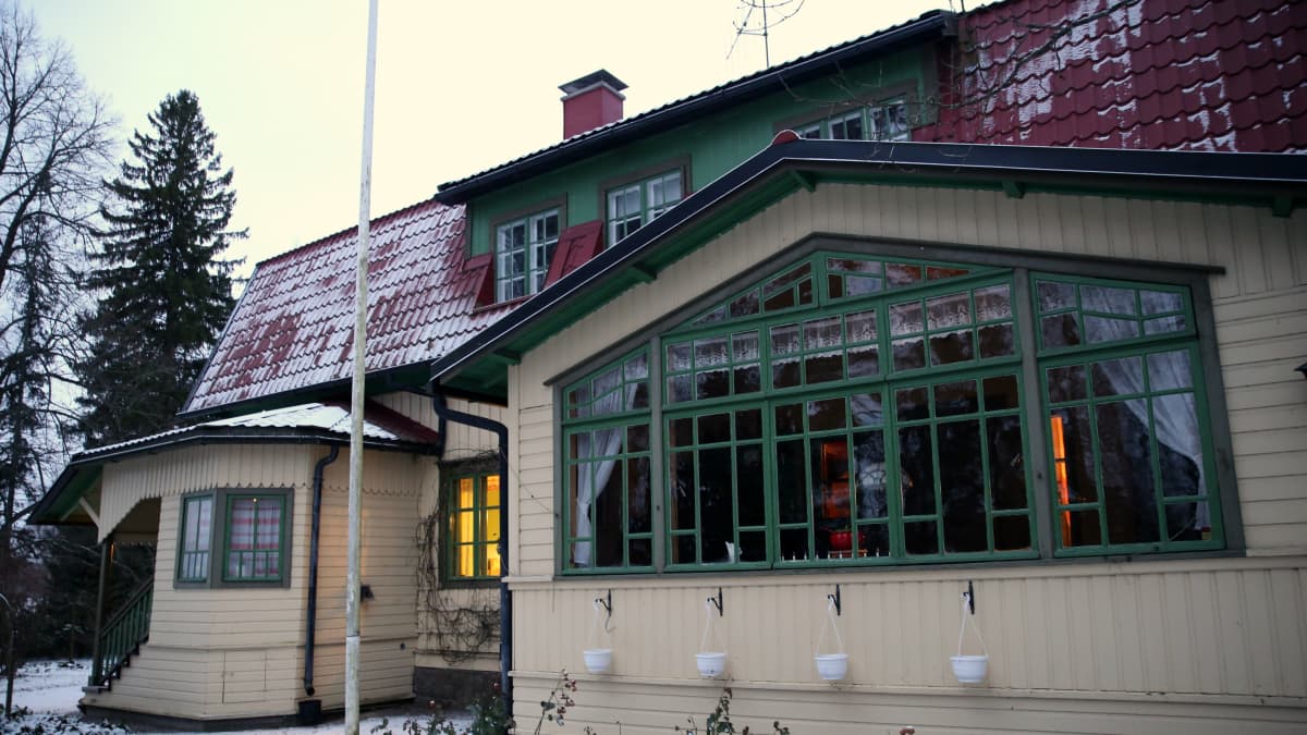 1900-luvun alkuvuosina valmistunut Suviranta on yksi Tuusulanjärven historiallisista taiteilijakodeista.