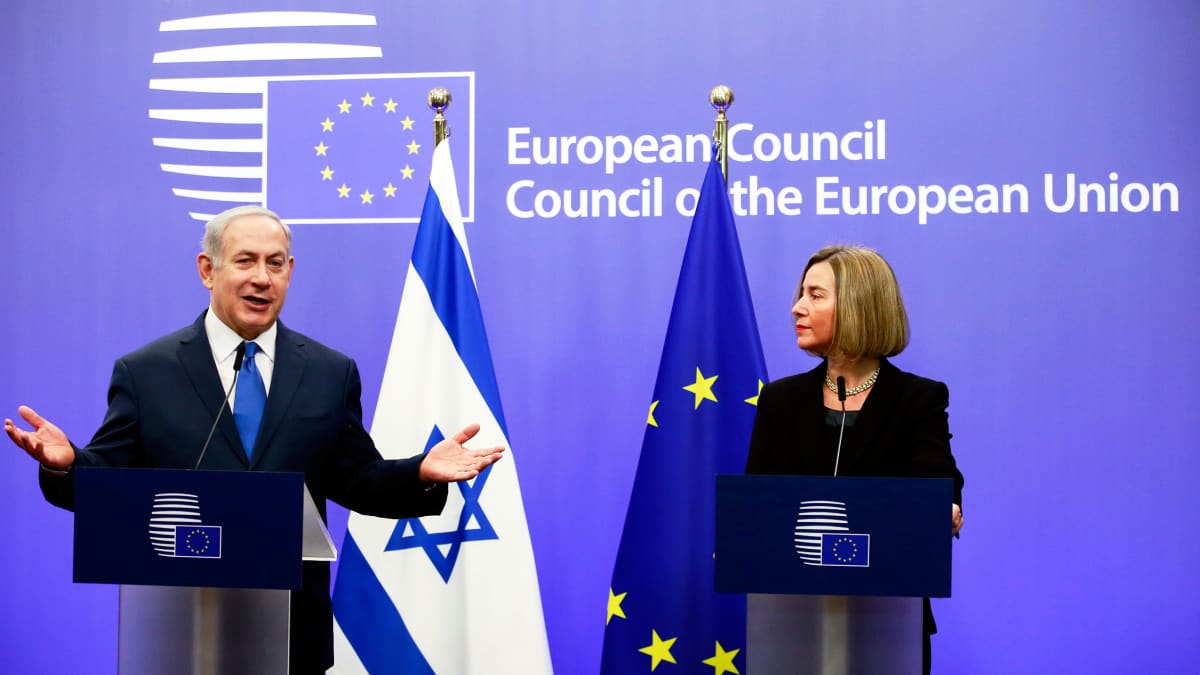 Israelin pääministeri Benjamin Netanjahu ja EU:n ulkopoliittinen edustaja Federica Mogherini.