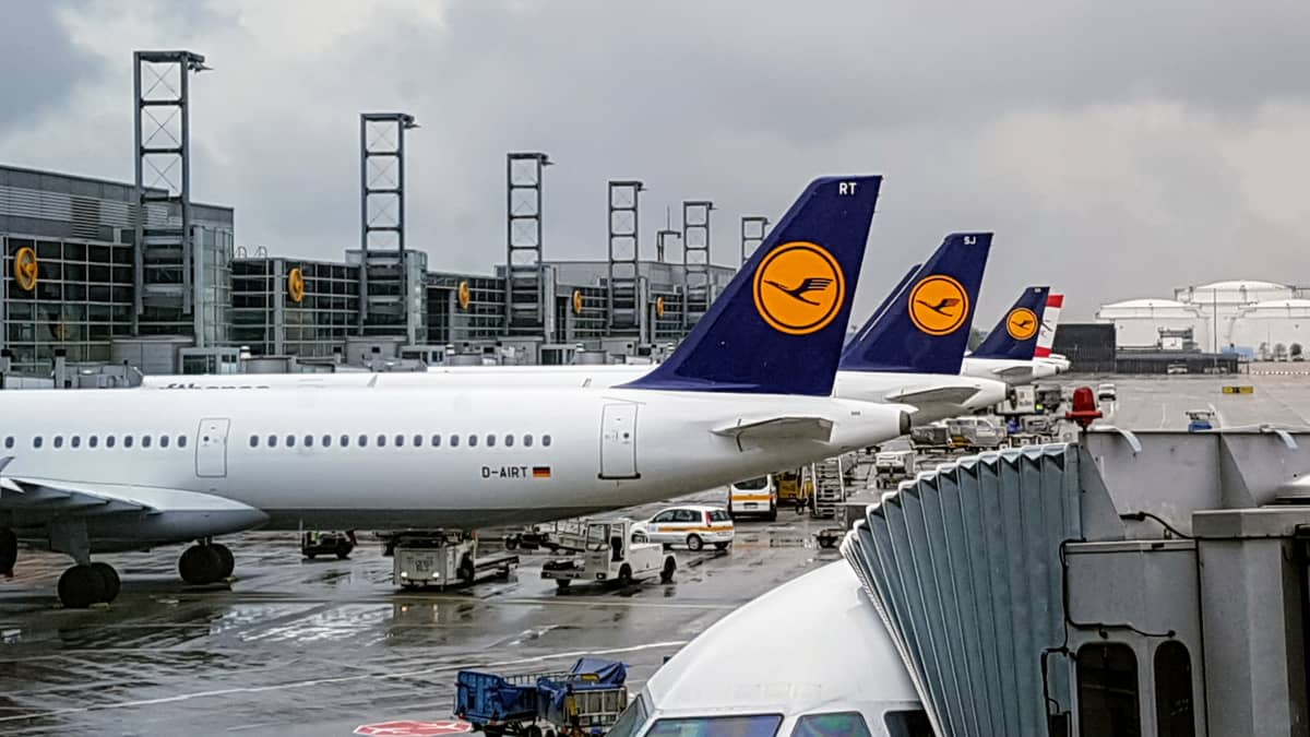 Lufthansan lentokoneita Frankfurtin lentokentällä Saksassa. 