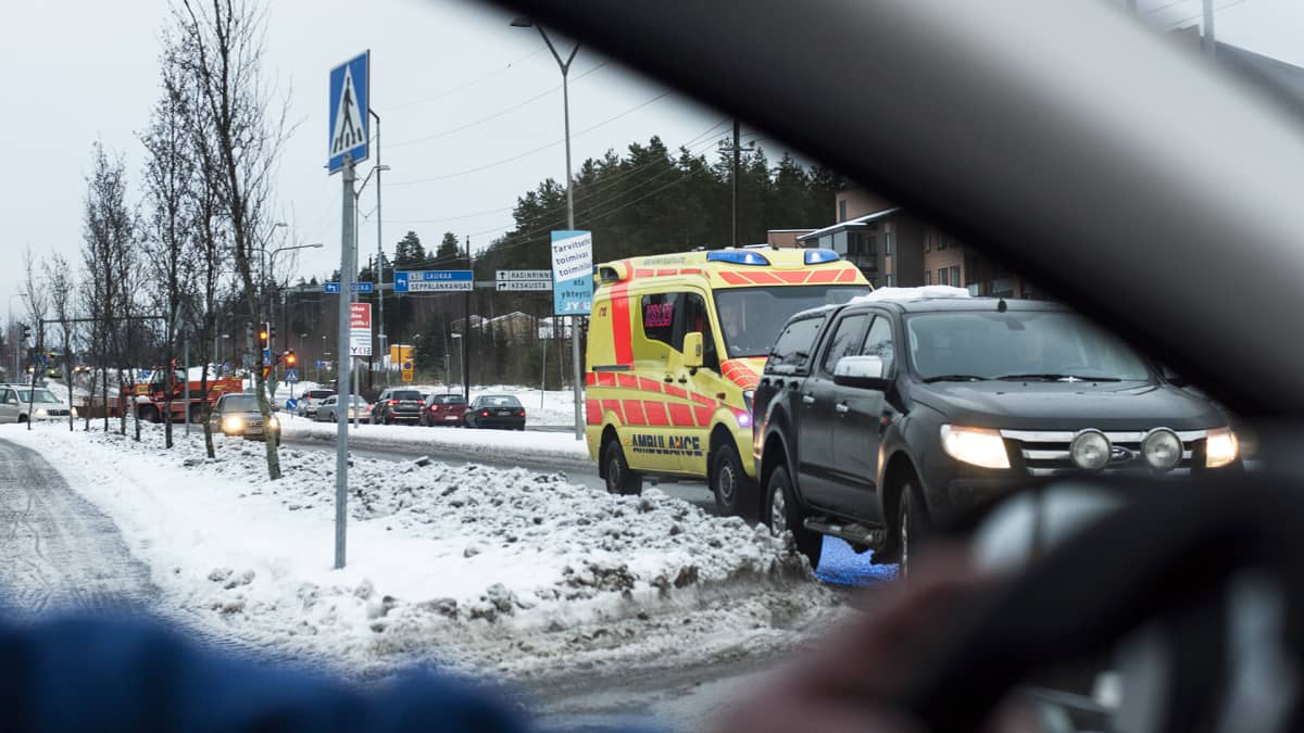 Ambulanssi liikenteessä