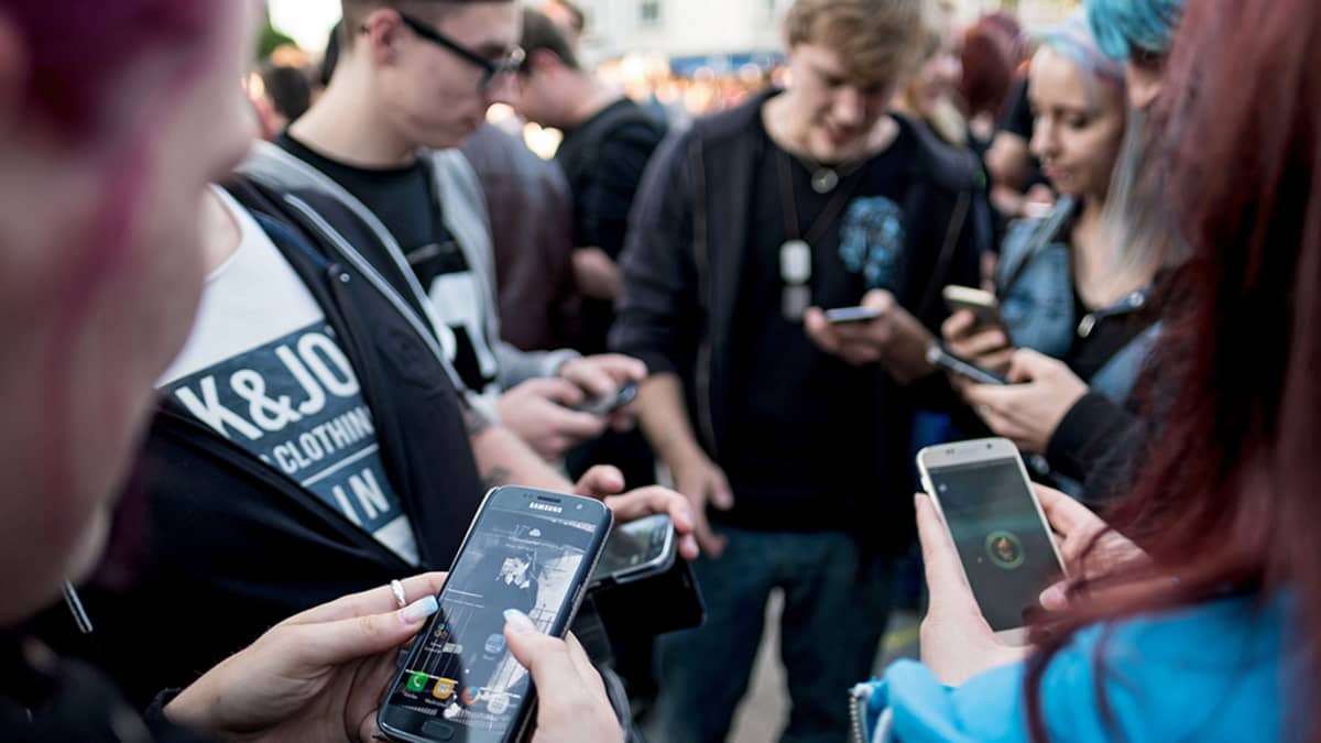 Pokemon go -pelin pelaajia Saksassa.