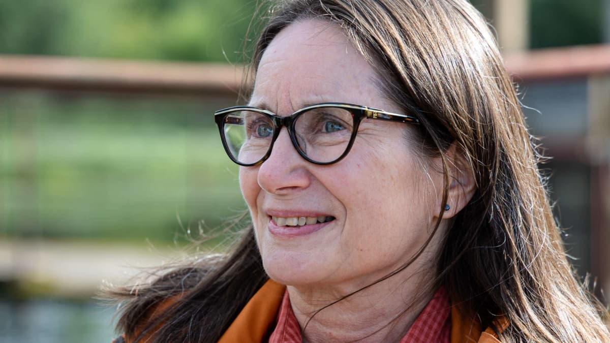 Hanna Ollikainen Hiitolanjoen ympäristössä