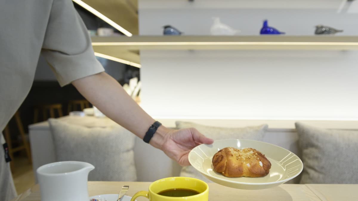 Korvapuusti ja suomalainen kahvi ovat kuin pieni matka Suomeen, sanovat asiakkaat.