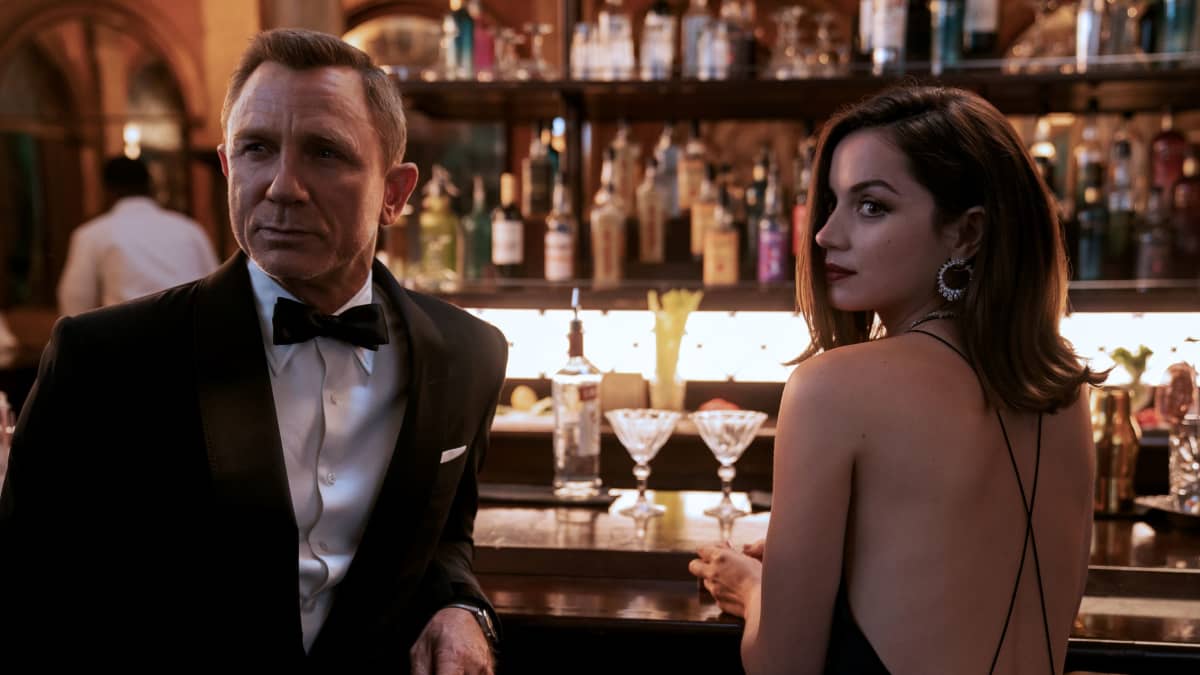 James Bond (Daniel Craig) and Paloma (Ana de Armas) in NO TIME TO DIE an EON Productions and Metro Goldwyn Mayer Studios film Credit: Nicola Dove © 2020 DANJAQ, LLC AND MGM. ALL RIGHTS RESERVED.