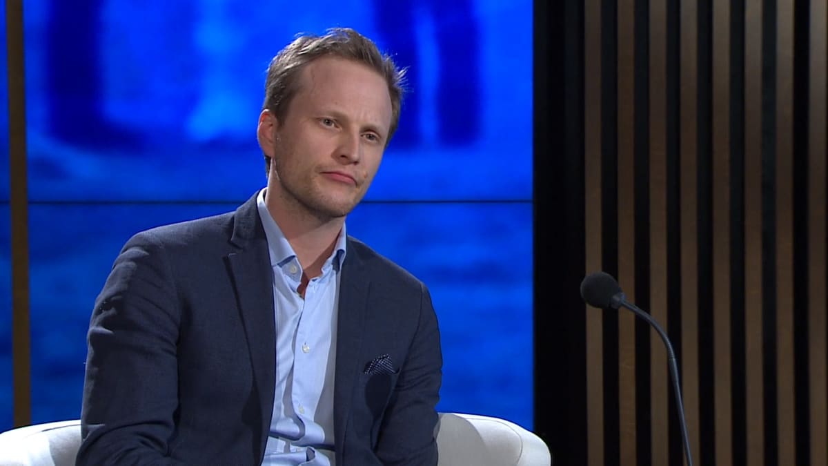 Epidemiologi Jussi Sane A-studiossa toukokuussa 2021.