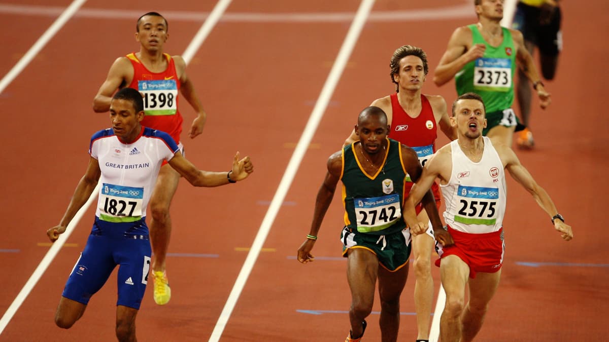 Mbulaeni Mulaudzi (numero 2742) jahtasi vuoden 2008 Pekingin kisoissa olympiakultaa riskejä kaihtamatta.