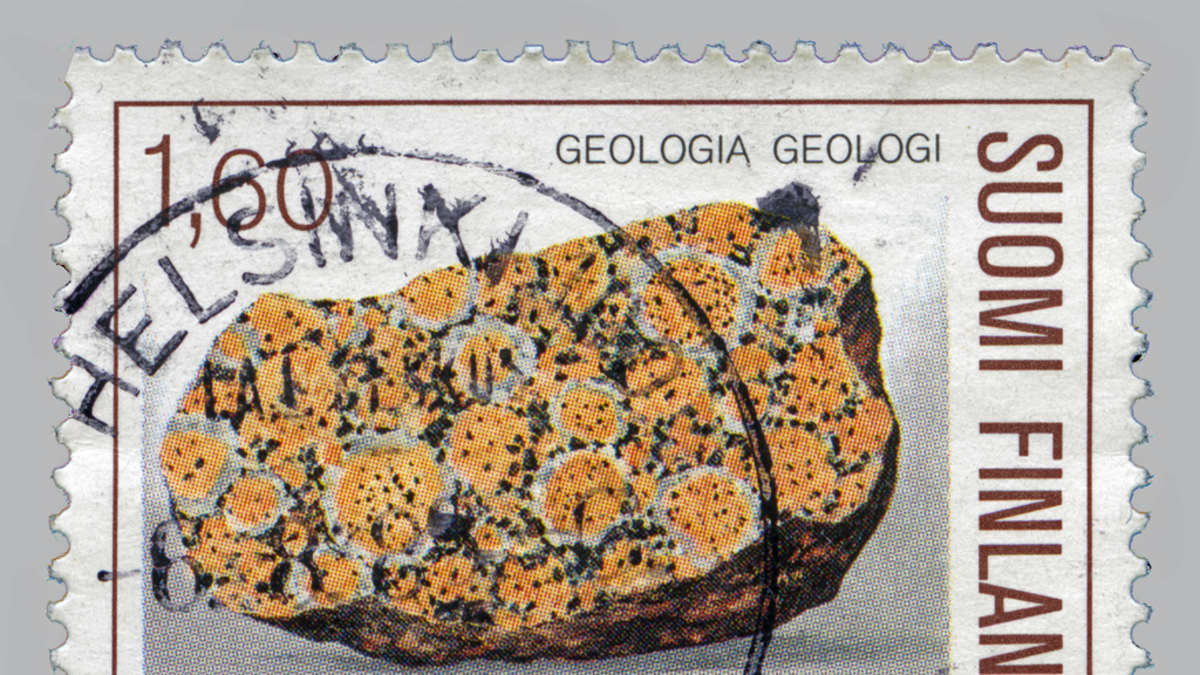 1,60 markan postimerkki, jossa on kuva kellertävänkirjavasta rapakivestä ja Helsingoin postileima. 