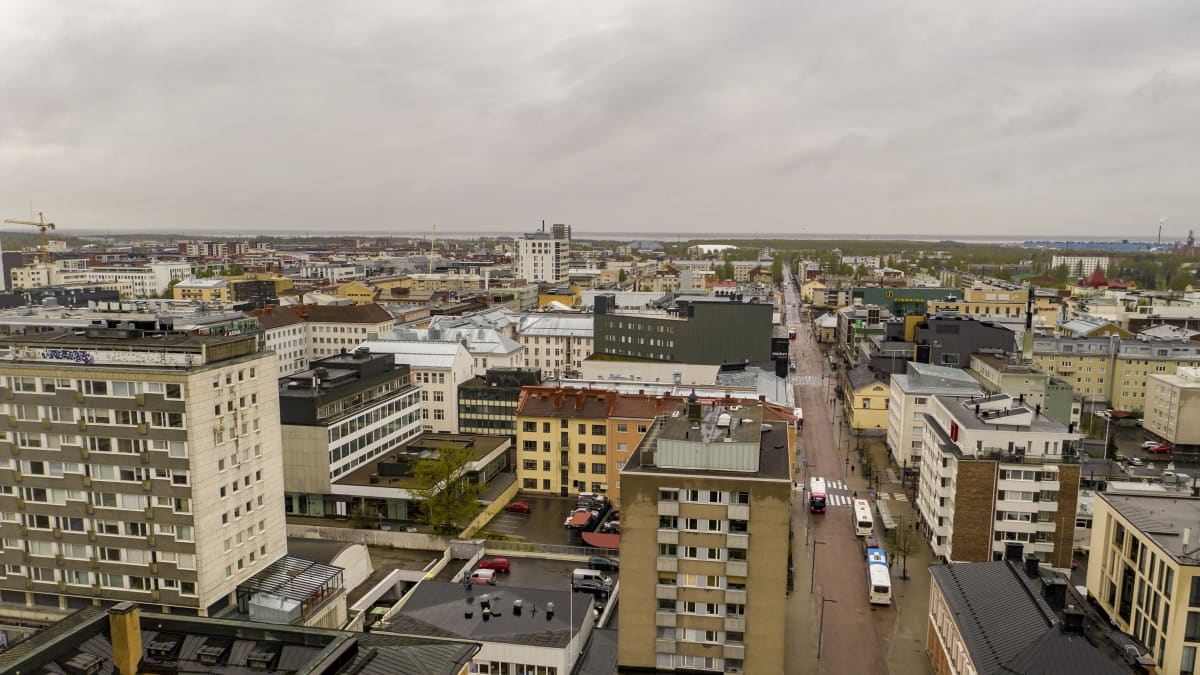 Näkymä Oulun keskustasta Torikadulta etelään.