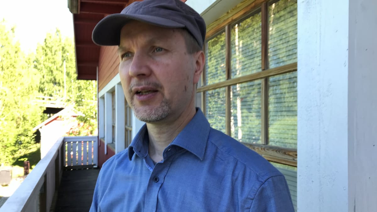 Tutkija Jukka Syrjänen Jyväskylän yliopistosta on tutkinut erityisesti taimenen lisääntymistä.