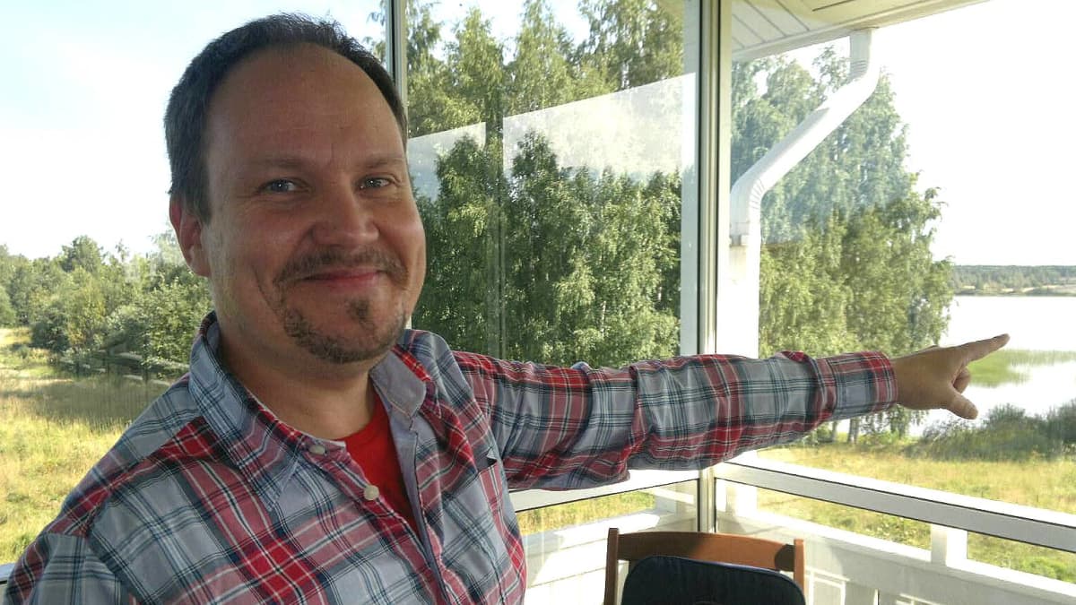 Alavutelainen kirjailija ja maisteri Tero Järvinen