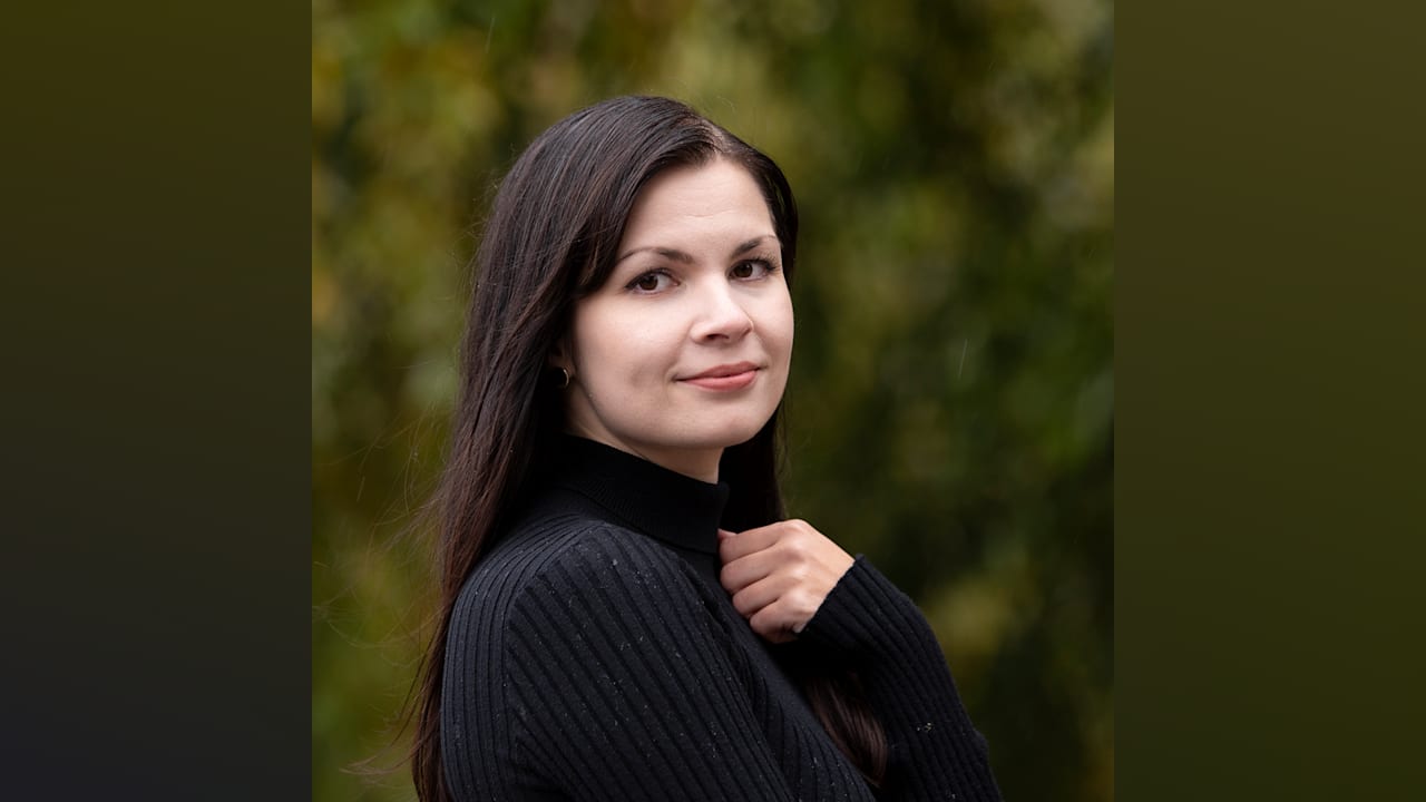 Elina Pitkäkangas halusi tuoda nuortenfantasiaansa normista poikkeavia ...