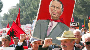Suuri opettaja Enver Hoxha