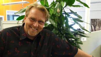 Yövieras: Joel Hallikainen osaa nyt rauhoittua