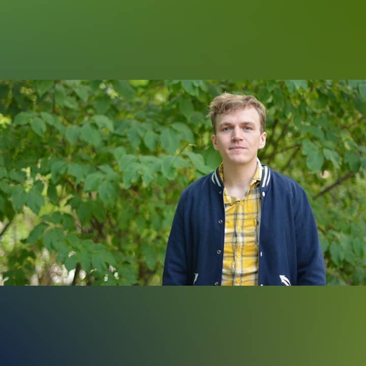 Alfred Backa Har Skrivit Overlevnadshandbok For Finlandssvenskar Audio Areena
