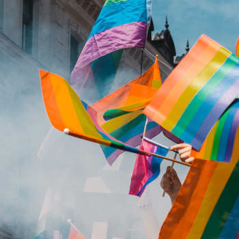 “Olin täysi-ikäiseksi asti rikollinen ja 31-vuotiaaksi sairas” - tällaista on ollut olla seksuaalivähemmistöä ennen Pride-aikaa