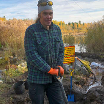 Hauen kutupaikkoja kunnostamassa