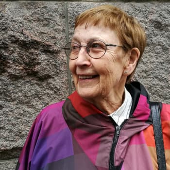 Siirtymämusiikkia Iloon ja valoon - psykologi Pirkko Lahti