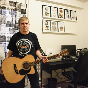 Tom Håkans släpper sin tredje skiva