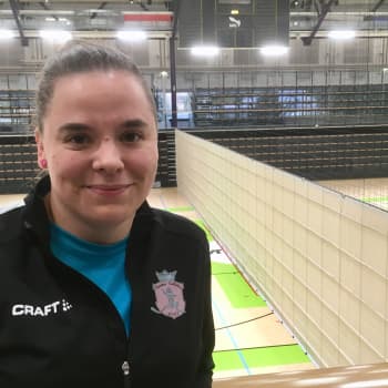 Anniina Orrenmaa pelaa salibandya sekä nais- että miesjoukkueessa