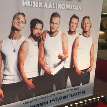 Tunnelmia Poikabändi-musikaalin ensi-illasta