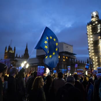 Britanniassa kiista parlamentin ja hallituksen välillä kiristyy - menettääko pääministeri no-deal -kortin?