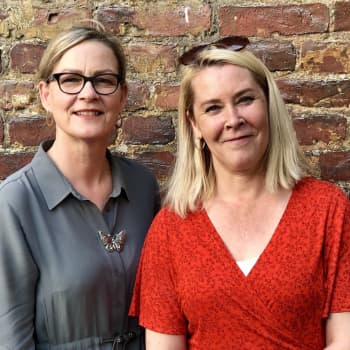 Politikern Eva Biaudet lät sig sminkas till ett misshandelsoffer