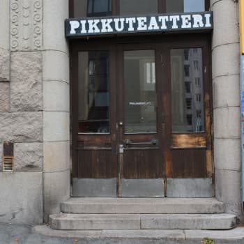 Lahden Pikkuteatteri kätkee aarteensa muovimaton ja punaisen maalin alle